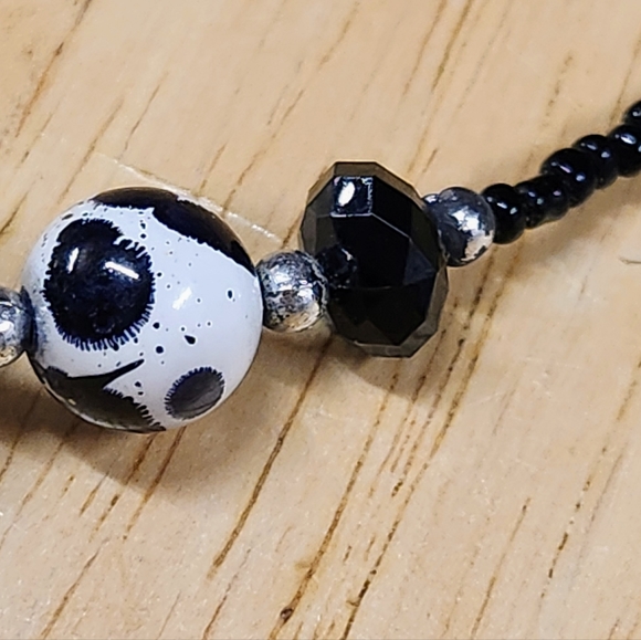 Black/White Beaded Necklace - Picture 3 of 5